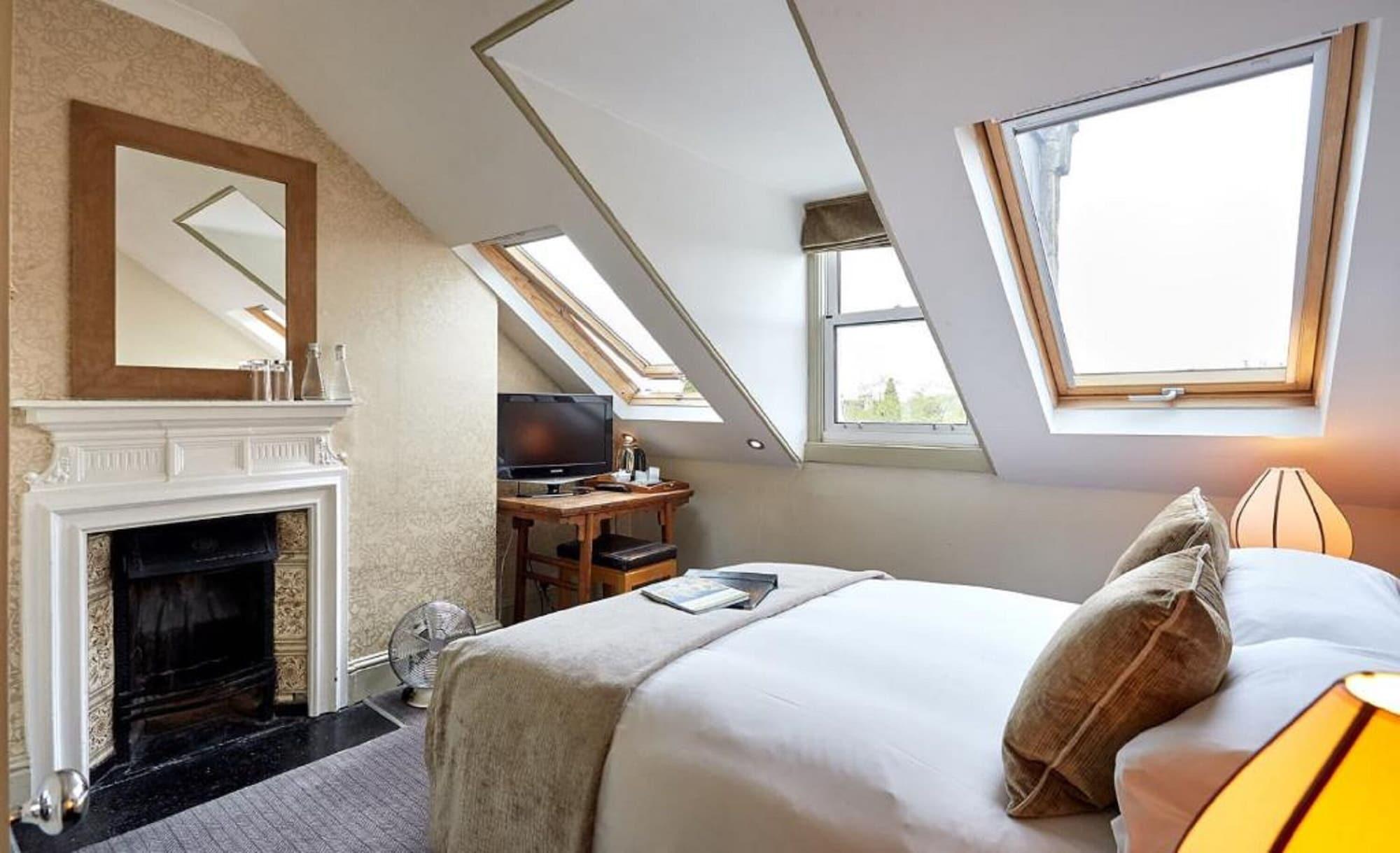 Dorian House Boutique B&B - Free Parking! Bath Esterno foto A room at the hotel