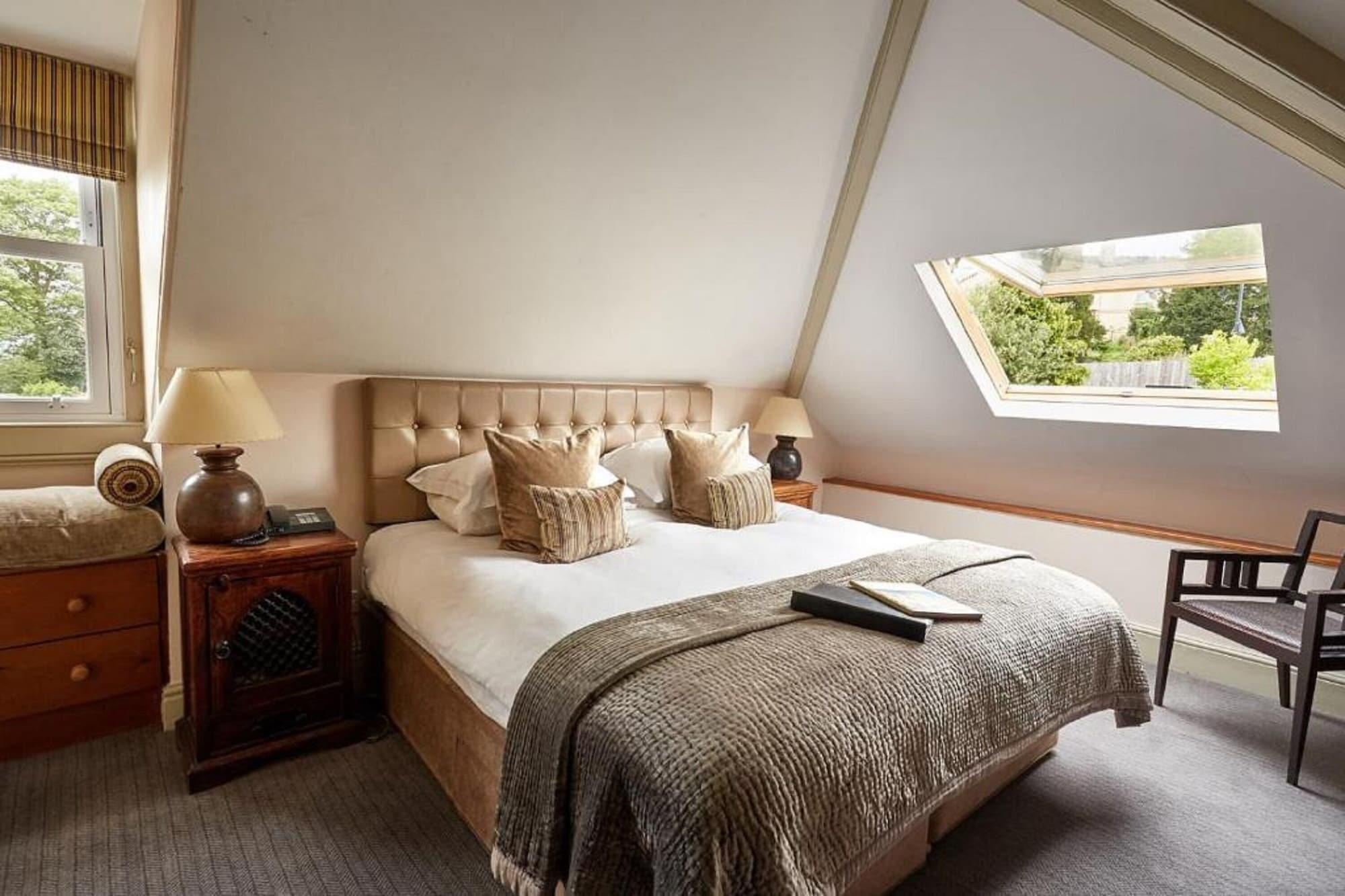 Dorian House Boutique B&B - Free Parking! Bath Esterno foto A bedroom at The Grove