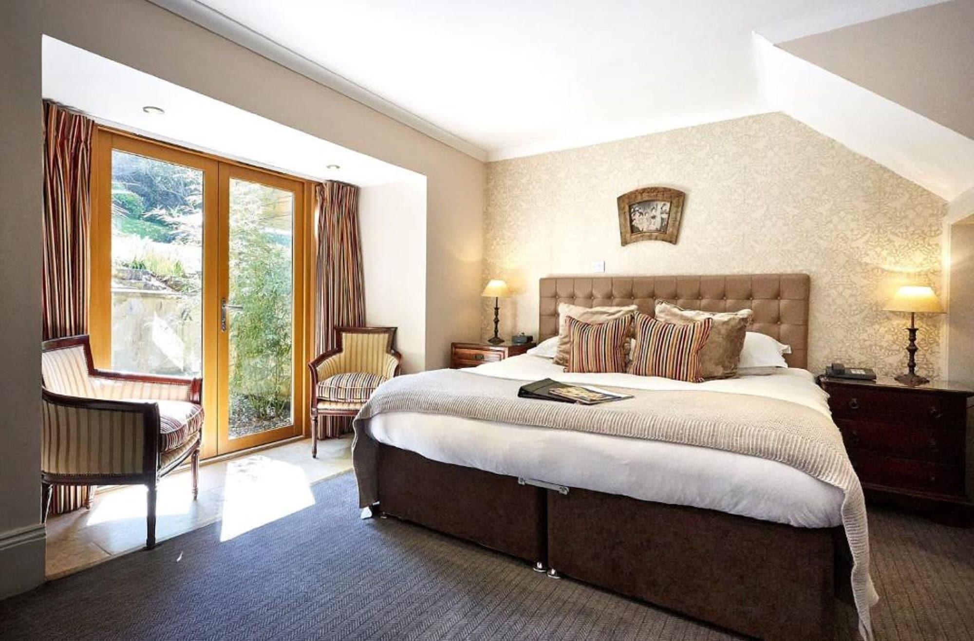 Dorian House Boutique B&B - Free Parking! Bath Esterno foto A bedroom at The Old Vicarage Hotel