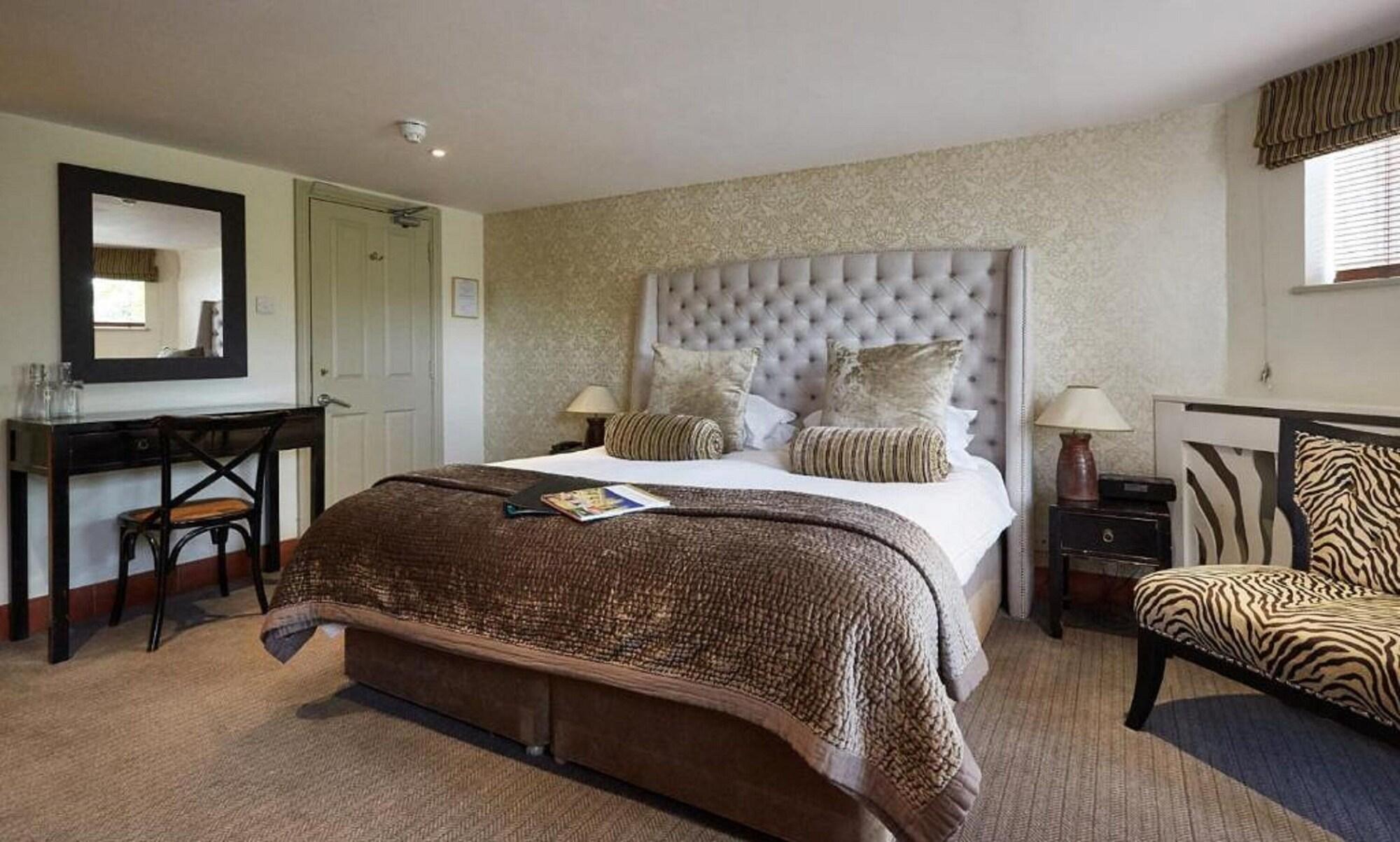 Dorian House Boutique B&B - Free Parking! Bath Esterno foto A bedroom at The Old parsonage