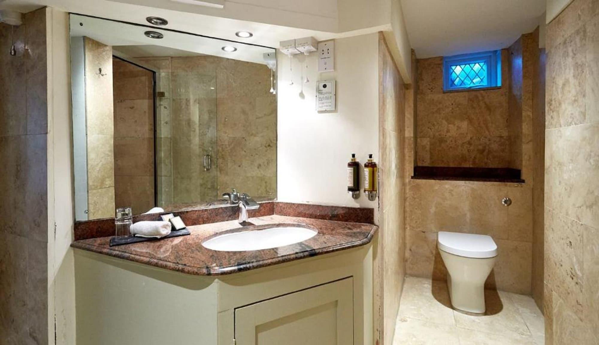 Dorian House Boutique B&B - Free Parking! Bath Esterno foto Bathroom
