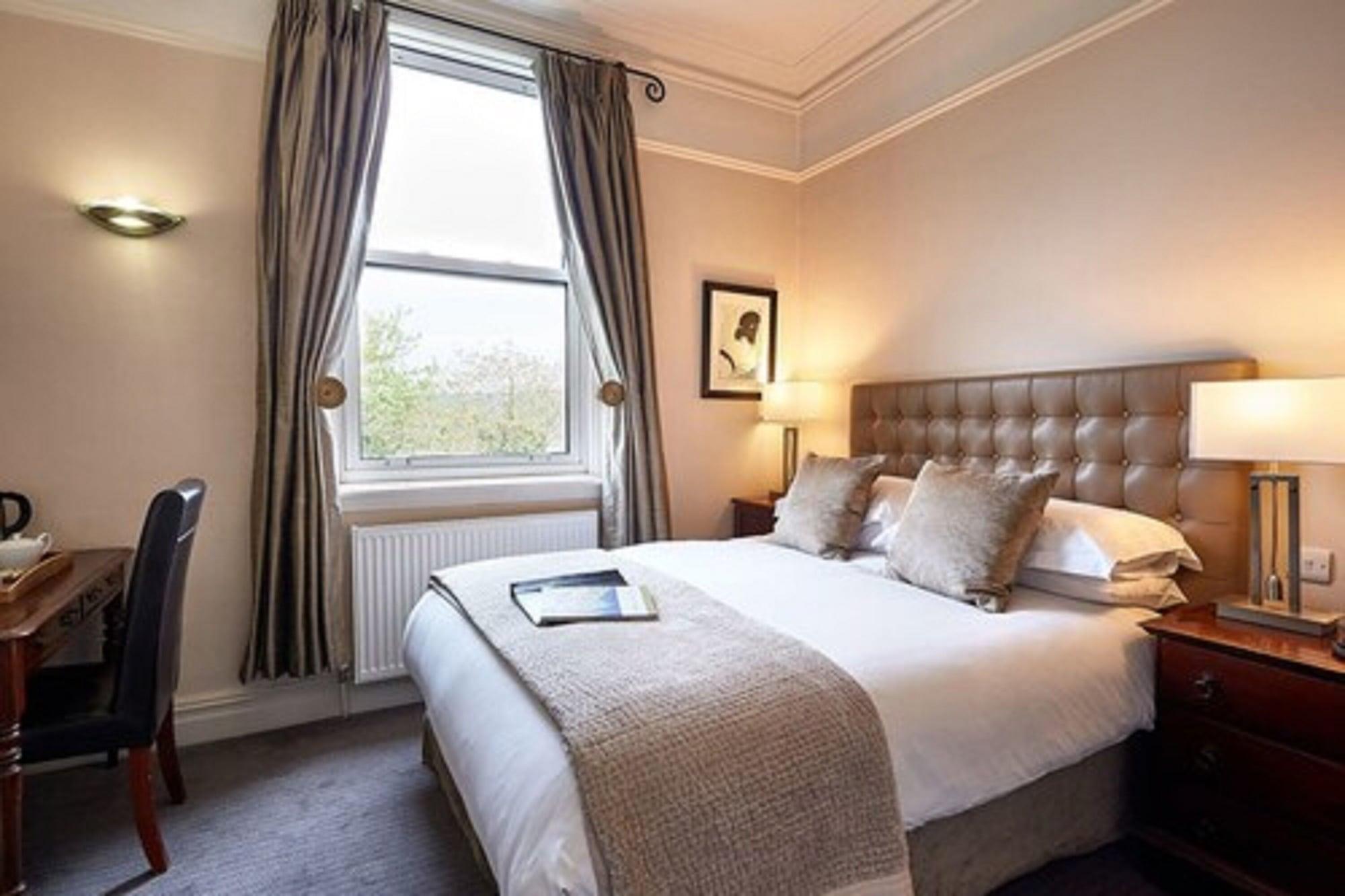 Dorian House Boutique B&B - Free Parking! Bath Esterno foto A bedroom at the hotel