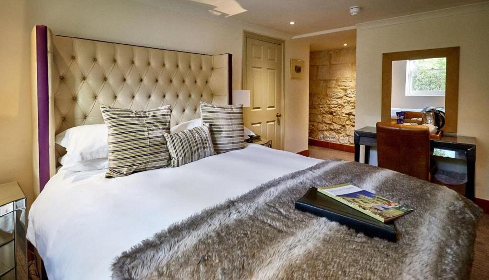 Dorian House Boutique B&B - Free Parking! Bath Esterno foto A bedroom at The Old Inn