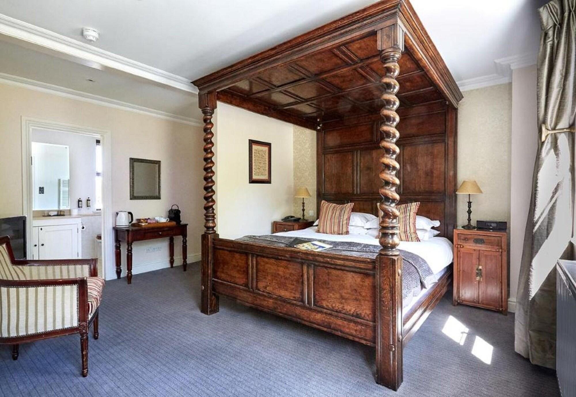 Dorian House Boutique B&B - Free Parking! Bath Esterno foto A bedroom at The Swan Hotel