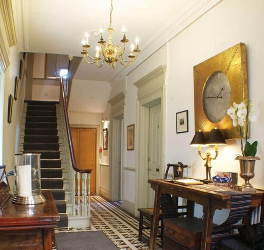 Dorian House Boutique B&B - Free Parking! Bath Esterno foto The interior of the hotel