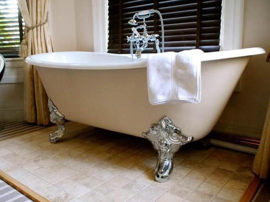 Dorian House Boutique B&B - Free Parking! Bath Esterno foto A bathtub