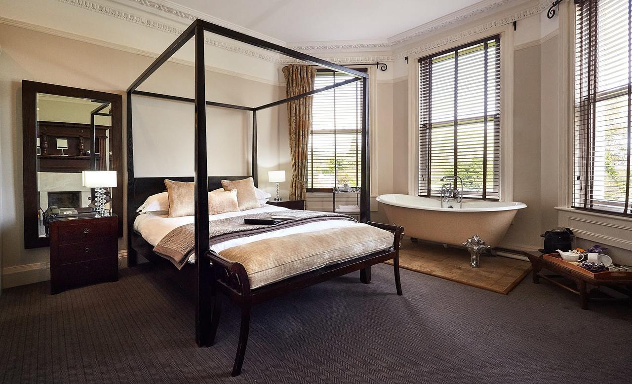 Dorian House Boutique B&B - Free Parking! Bath Esterno foto A suite at the hotel