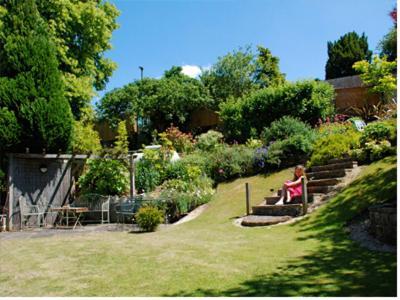 Dorian House Boutique B&B - Free Parking! Bath Esterno foto The garden at the centre