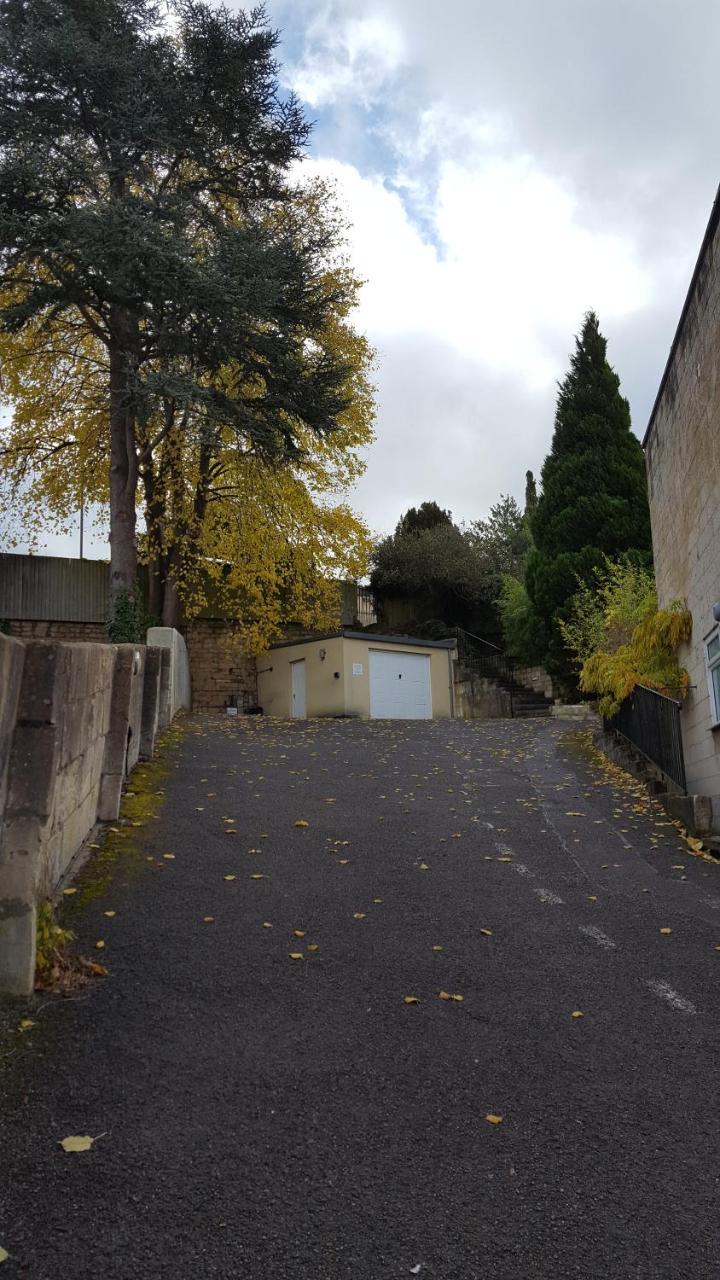 Dorian House Boutique B&B - Free Parking! Bath Esterno foto The entrance to the station