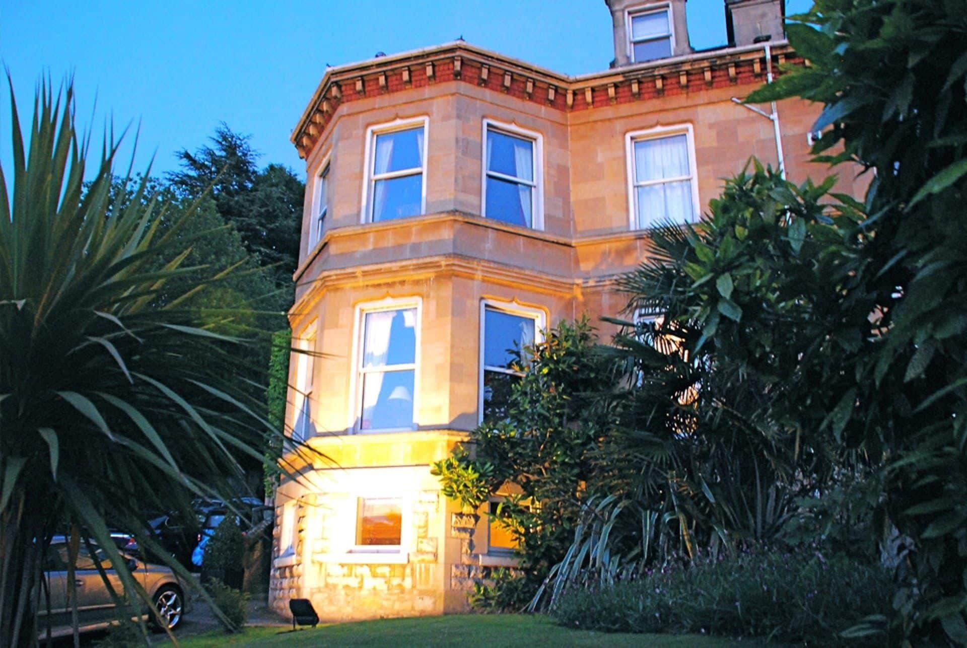 Dorian House Boutique B&B - Free Parking! Bath Esterno foto The former home of the 10th Duke of Grafton at 100 Park Street, Edinburgh